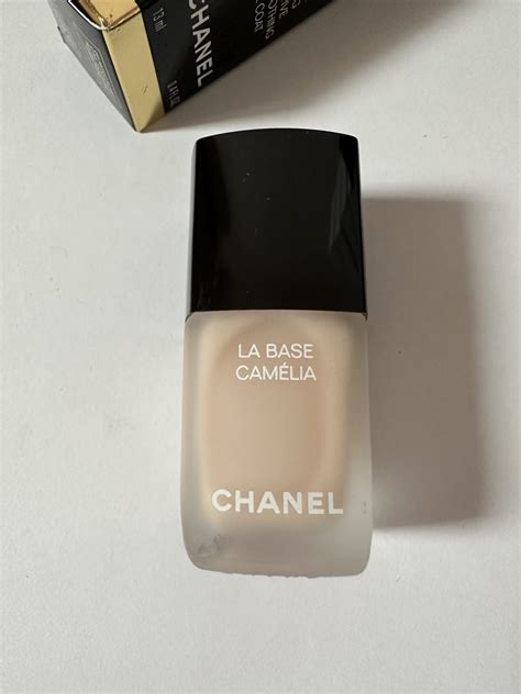 chanel la base camelia review